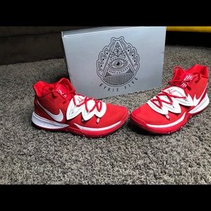 Nike Kyrie 5’s